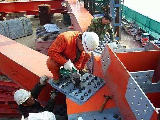 鋼結(jié)構(gòu)廠房現(xiàn)場施工，螺栓安裝質(zhì)量是不能忽略的