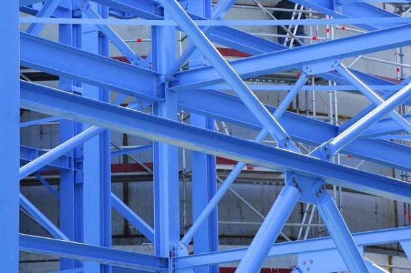 鋼結構加工中，請注意構件制作流程與細節